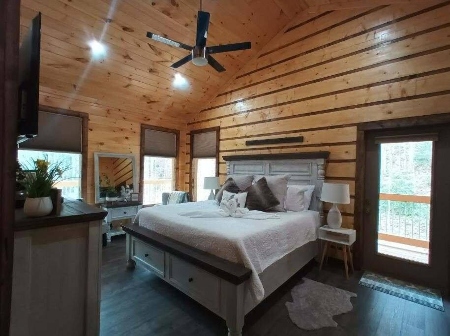The Grand Tennessean Cabin- Four Bedroom Luxury Cabin In The Mountains 비둘기 포지 외부 사진