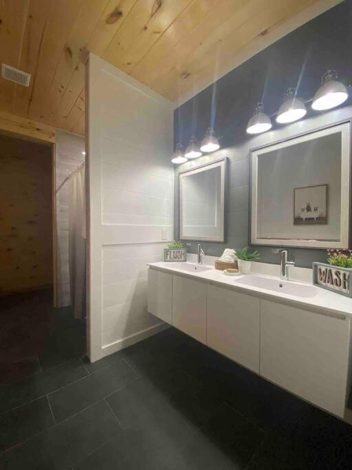 The Grand Tennessean Cabin- Four Bedroom Luxury Cabin In The Mountains 비둘기 포지 외부 사진